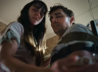 TOGETHER, PELÍCULA DE HORROR DESCRITA COMO UNA FUSIÓN ENTRE BABADOOK Y HEREDITARY