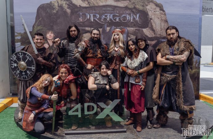 VIKINGOS INVADEN PLAZA UNIVERSIDAD POR EL ESTRENO DE CÓMO ENTRENAR A TU DRAGÓN