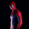 COMO PARTE DEL SPIDER‑MAN DAY SE REVELÓ EL PRIMER VISTAZO AL TRAJE QUE USARÁ EN LA NUEVA PELÍCULA.