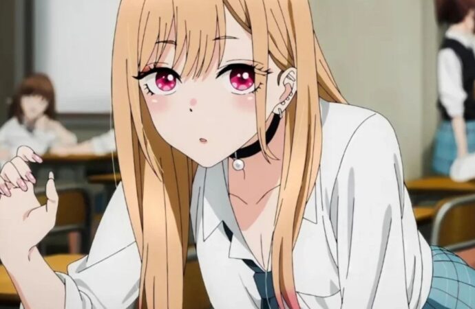 CHICA COSPLAYER Y ARTISTA DISTRAÍDO SE ENAMORAN EN ESTE ANIME