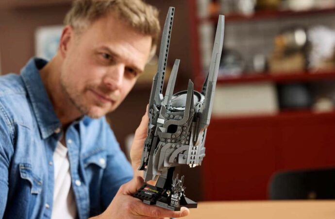 LEGO EXPANDE SU LÍNEA DE EL SEÑOR DE LOS ANILLOS CON EL CASCO DE SAURON