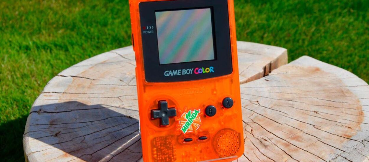 USUARIA DE FACEBOOK PREGUNTÓ POR GAME BOY RARO, LA QUISIERON HUMILLAR… Y SE LES VOLTEÓ