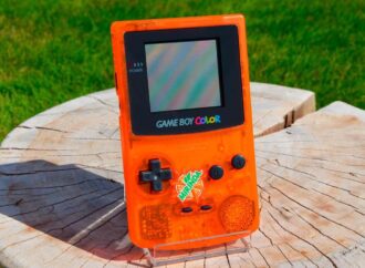 USUARIA DE FACEBOOK PREGUNTÓ POR GAME BOY RARO, LA QUISIERON HUMILLAR… Y SE LES VOLTEÓ