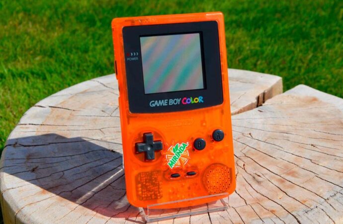 USUARIA DE FACEBOOK PREGUNTÓ POR GAME BOY RARO, LA QUISIERON HUMILLAR… Y SE LES VOLTEÓ
