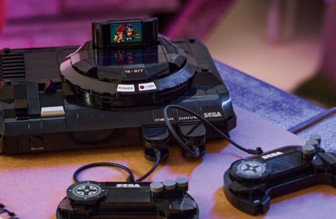LEGO Y SEGA REVIVEN LA ERA RETRO CON UNA SEGA GENESIS HECHA DE BLOQUES