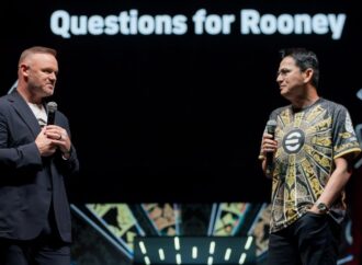 WAYNE ROONEY Y EL KUN AGÜERO LLEGAN A EFOOTBALL COMO NUEVAS LEYENDAS