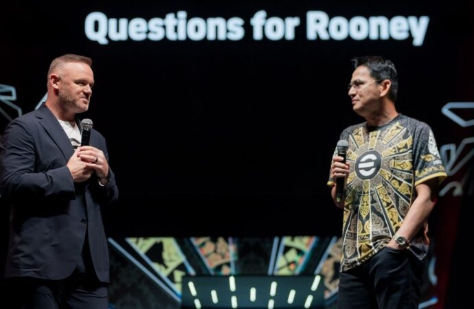 WAYNE ROONEY Y EL KUN AGÜERO LLEGAN A EFOOTBALL COMO NUEVAS LEYENDAS