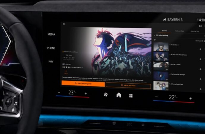 PODRÁS VER TU ANIME FAVORITO DESDE LA PANTALLA DE TU AUTO CON CRUNCHYROLL